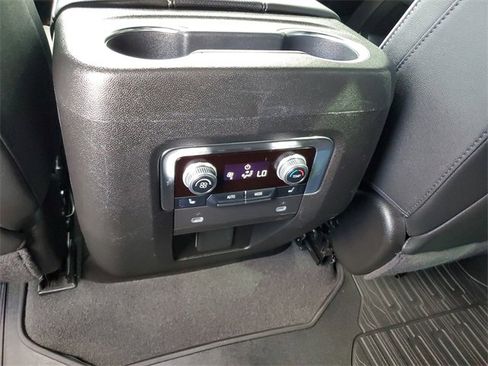 Used 2024 GMC Yukon XL SLT w/ SLT Luxury Package image 15