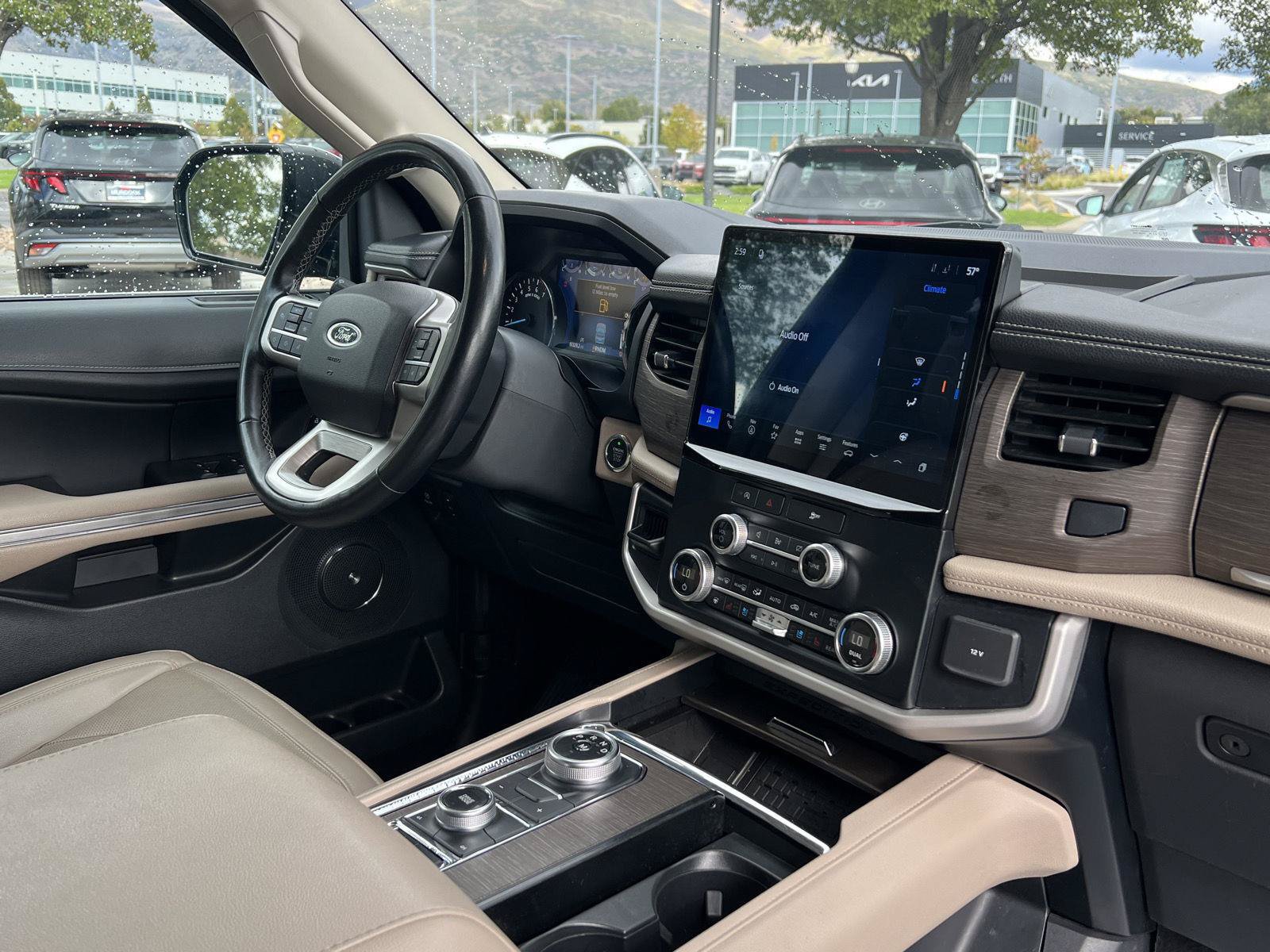 Used 2024 Ford Expedition Limited AWD/4WD image 3