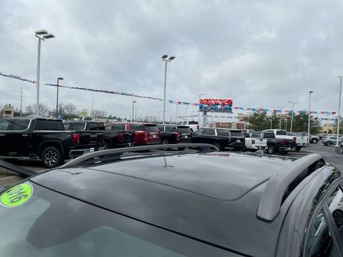 Used 2016 Jeep Cherokee Trailhawk w/ Comfort/Convenience Group image 9