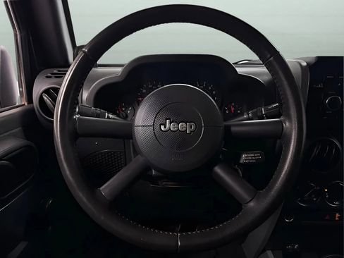 Used 2007 Jeep Wrangler Unlimited X w/ Dual Top Group AWD/4WD image 17