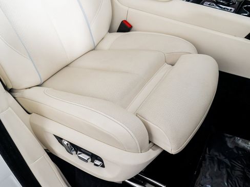 Used 2023 Rolls-Royce Cullinan Black Badge image 28