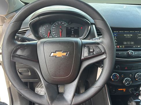 Used 2018 Chevrolet Trax LS FWD image 14
