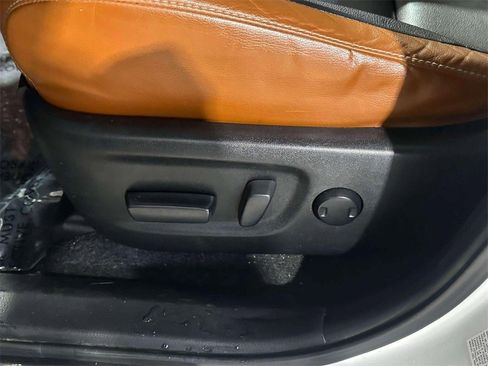 Used 2016 Toyota RAV4 SE image 18