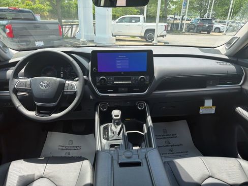 New 2026 Toyota Grand Highlander FWD image 17