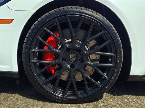 Used 2017 Porsche Panamera Turbo image 9