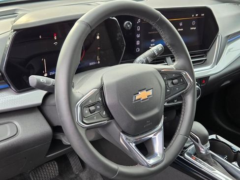 Used 2025 Chevrolet Trax LT w/ Driver Confidence Package FWD image 25
