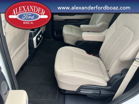 Used 2024 Ford Expedition Limited image 13
