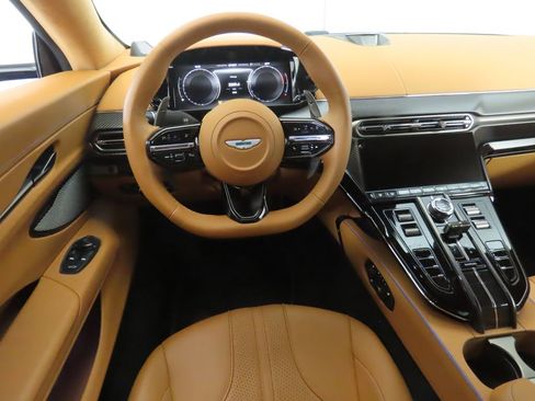 Used 2025 Aston Martin V8 Vantage Coupe image 10