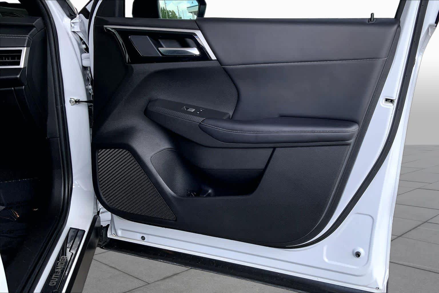 Used 2023 Mitsubishi Outlander SE Black Edition AWD/4WD image 23