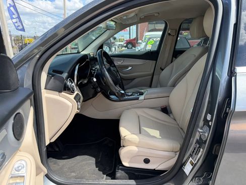 Used 2017 Mercedes-Benz GLC 300 4MATIC image 8