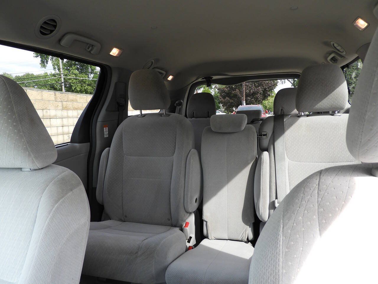 Used 2017 Toyota Sienna LE FWD image 15