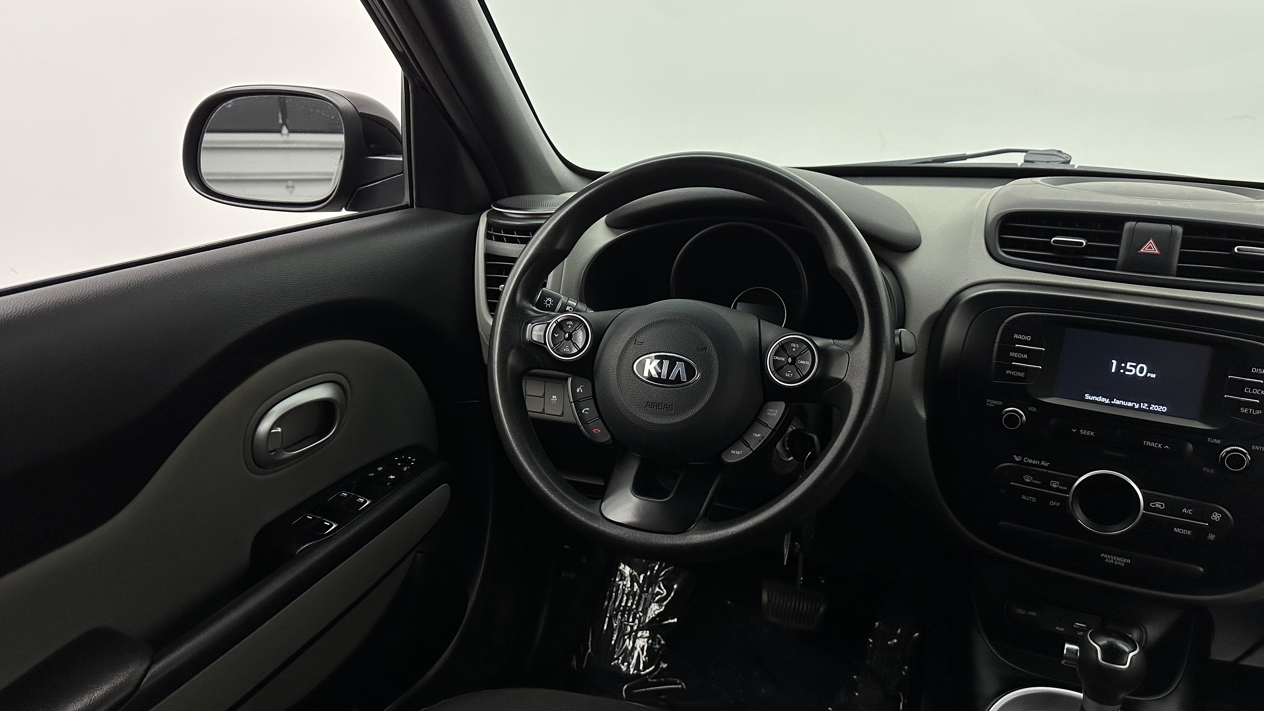 Used 2017 Kia Soul + FWD image 26