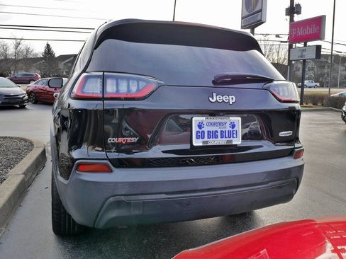 Used 2019 Jeep Cherokee Latitude w/ Cold Weather Group image 18