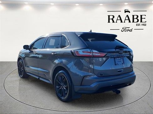 Used 2022 Ford Edge SE w/ Black Appearance Package image 5