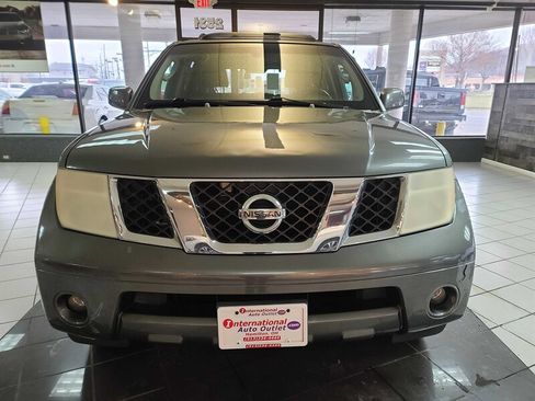 Used 2006 Nissan Pathfinder SE w/ (P01) Se Premium Pkg image 2