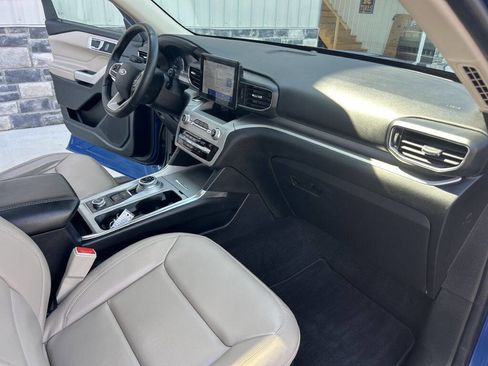 Used 2021 Ford Explorer XLT w/ Equipment Group 202A AWD/4WD image 31