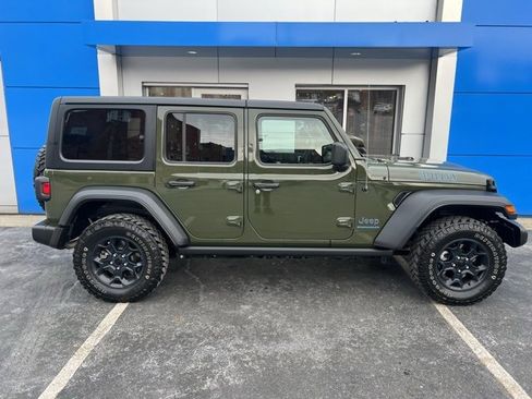 Used 2023 Jeep Wrangler Unlimited w/ Cold Weather Group image 4