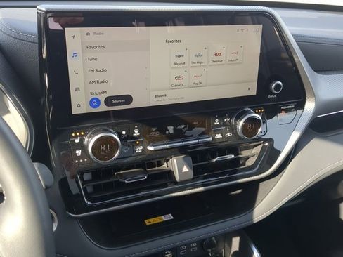 Certified 2025 Toyota Highlander Platinum image 12