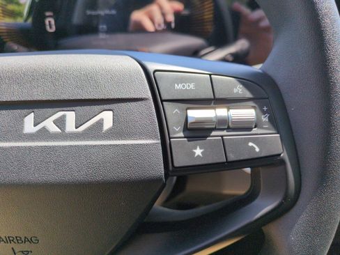 New 2025 Kia K4 LXS FWD image 21