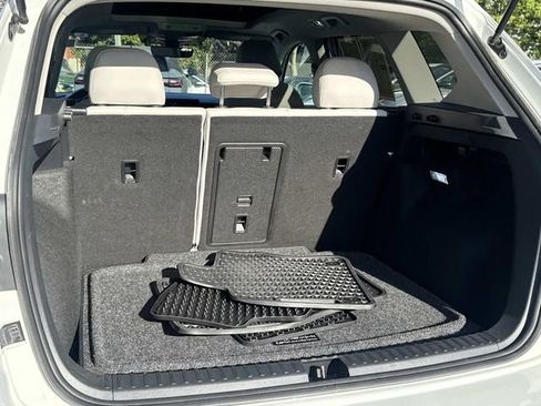 Certified 2025 Volkswagen Taos SE w/ Panoramic Sunroof Package image 5