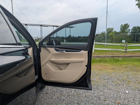 Used 2018 Cadillac XT5 AWD image 13