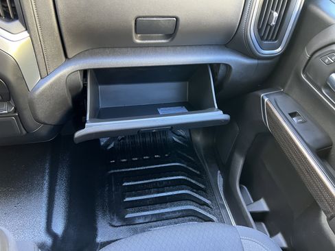 Used 2022 Chevrolet Silverado 1500 LT image 32