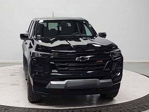 Used 2025 Chevrolet Colorado Z71 w/ Technology Package image 2