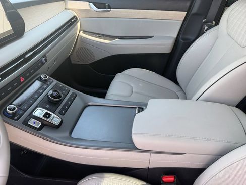 Used 2024 Hyundai Palisade Limited FWD image 12