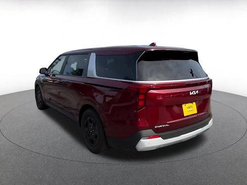 Used 2026 Kia Carnival FWD image 10