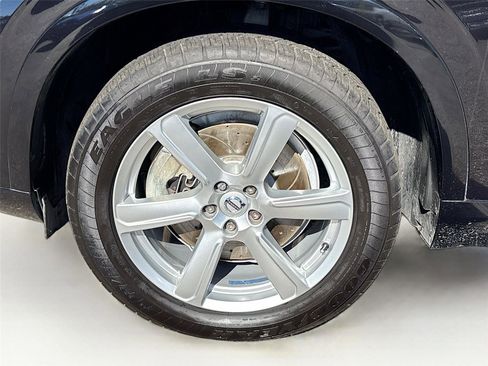 Used 2021 Volvo XC90 T5 Momentum w/ Climate Package image 34