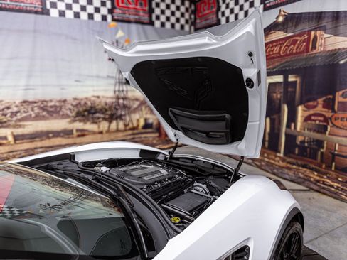 Used 2016 Chevrolet Corvette Z06 w/ 3LZ Preferred Equipment Group image 33