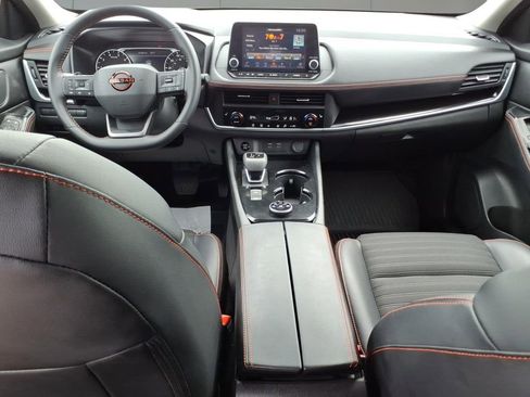 Used 2025 Nissan Rogue SV AWD/4WD image 12