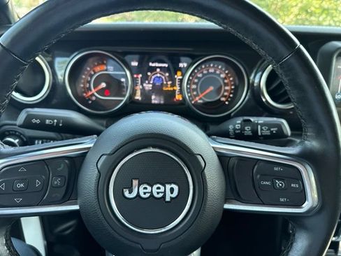 Used 2020 Jeep Wrangler Unlimited Sahara AWD/4WD image 15