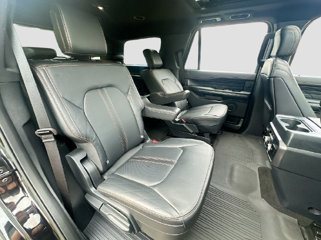 Used 2023 Ford Expedition Platinum AWD/4WD image 30