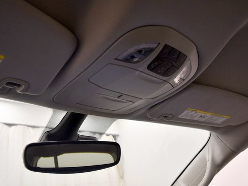 Used 2024 Chrysler Pacifica Touring-L FWD image 26