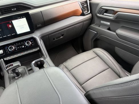 Used 2024 GMC Sierra 1500 Denali w/ Technology Package AWD/4WD image 17