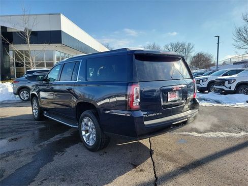 Used 2017 GMC Yukon XL SLE w/ SLE Value Package image 30
