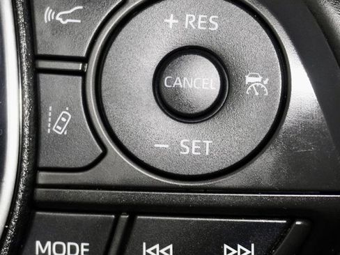 Used 2018 Toyota Camry SE image 25