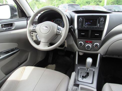 Used 2013 Subaru Forester 2.5X Limited AWD/4WD image 9