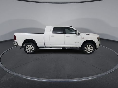 New 2026 RAM 2500 Laramie AWD/4WD image 9