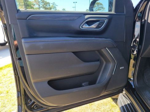 Used 2022 GMC Yukon XL SLT w/ SLT Luxury Package image 24