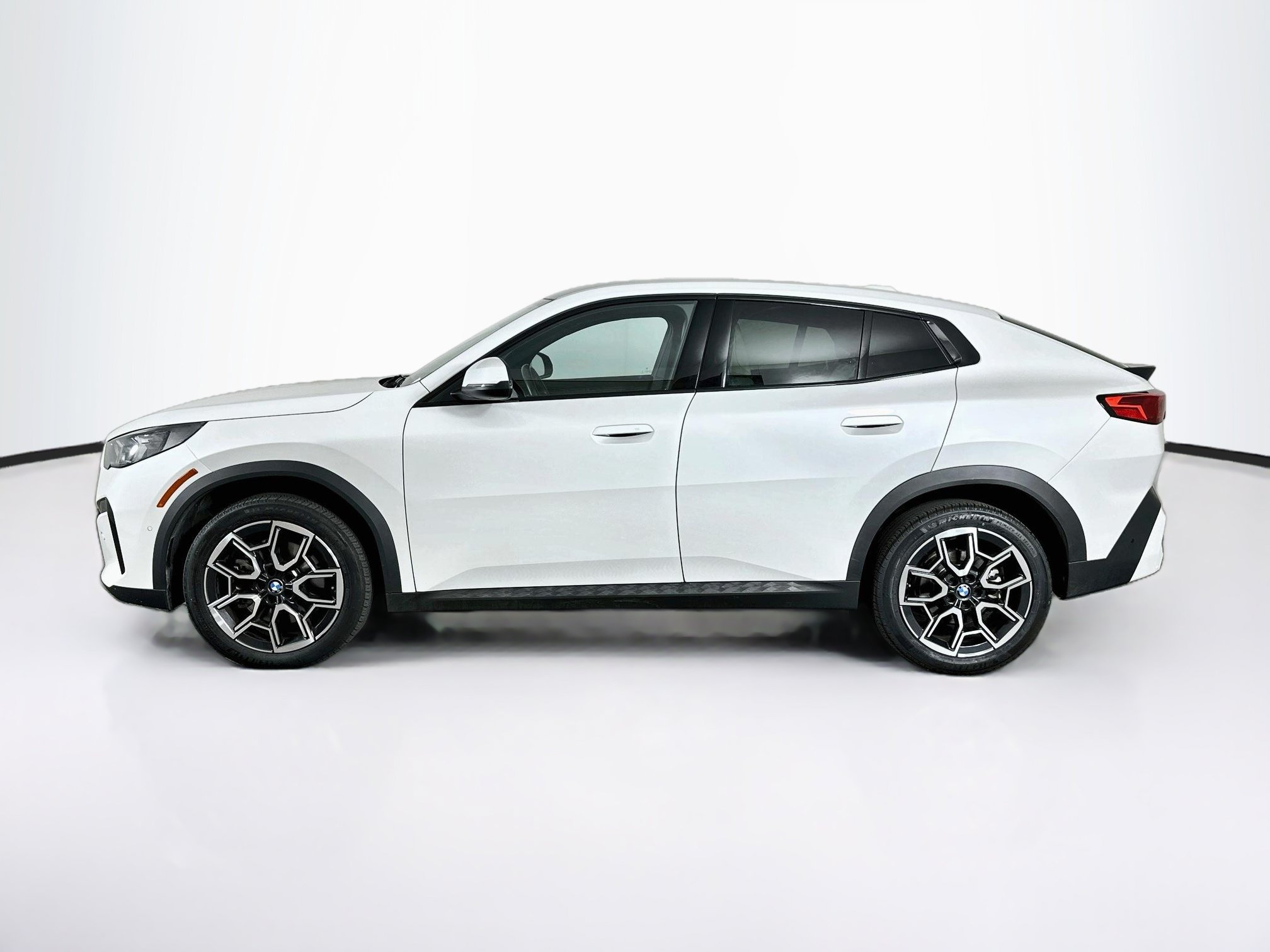 Used 2026 BMW X2 xDrive28i AWD/4WD image 4