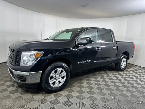 Used 2019 Nissan Titan SV image 7