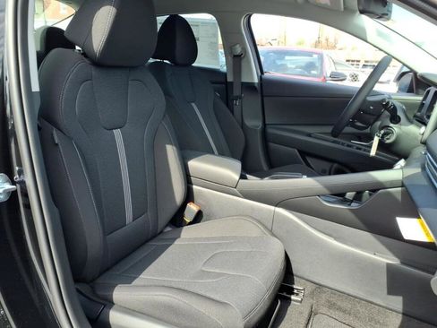 New 2026 Hyundai Elantra SE FWD image 5