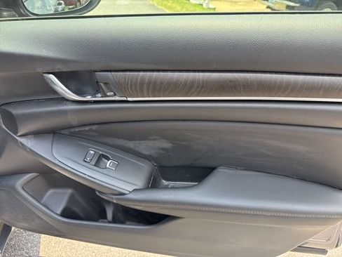 Used 2019 Honda Accord EX image 26