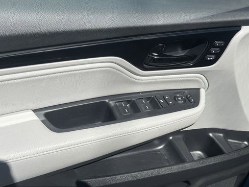 Used 2024 Honda Odyssey Touring image 9