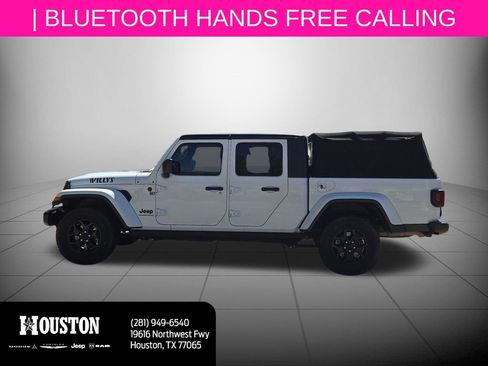 Used 2023 Jeep Gladiator Sport image 8