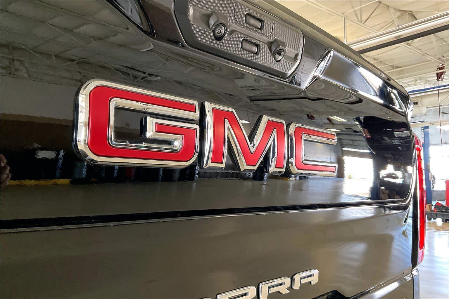 Used 2025 GMC Sierra 1500 AT4 w/ AT4 Premium Package AWD/4WD image 31