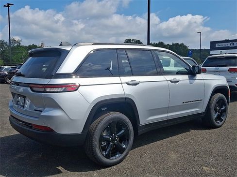 New 2025 Jeep Grand Cherokee Limited w/ Black Appearance Package image 7