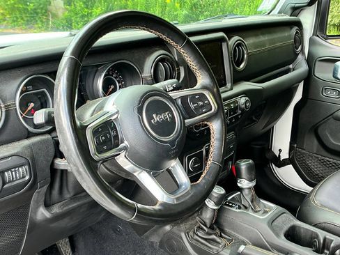 Used 2021 Jeep Gladiator Overland AWD/4WD image 6